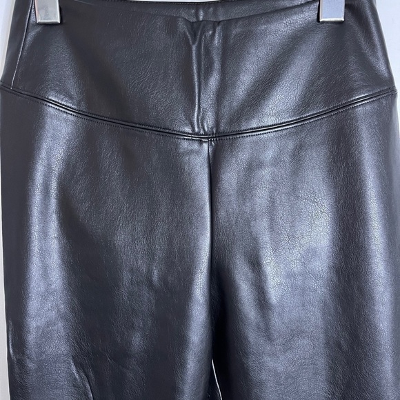 BNWT White House Black Market Vegan Leather Runway Leggings 6P - Picture 3 of 11